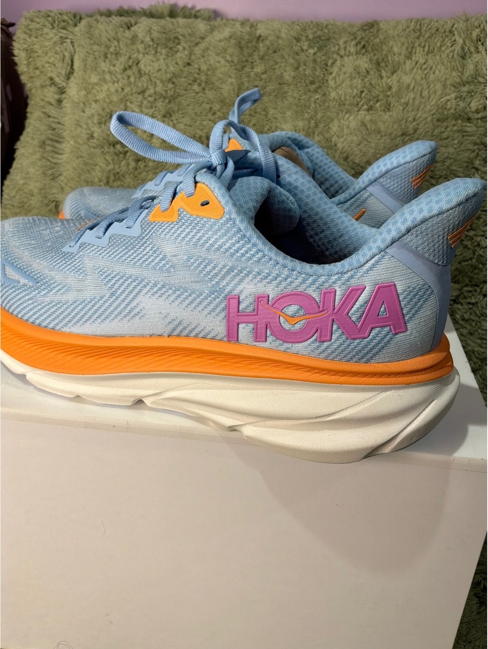 Hoka Clifton 9 women Size 9.5